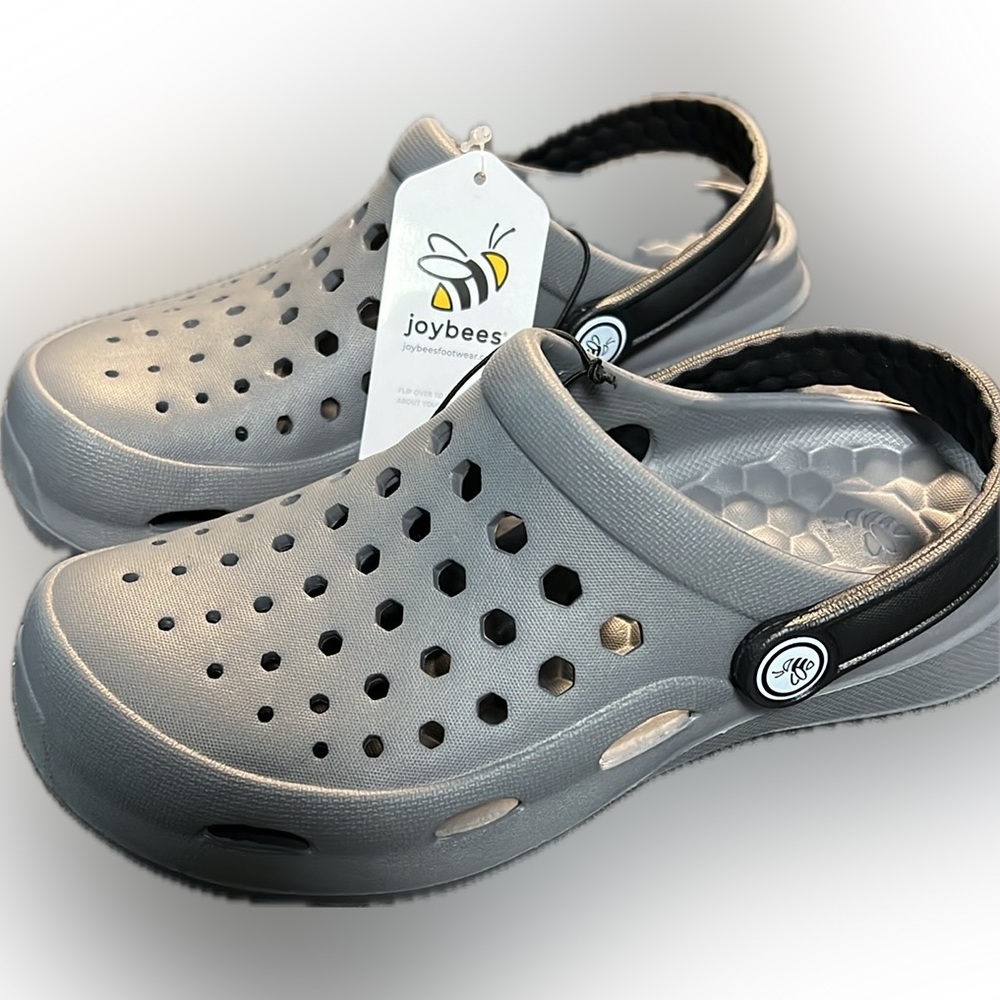 Kids gray Joybees clogs